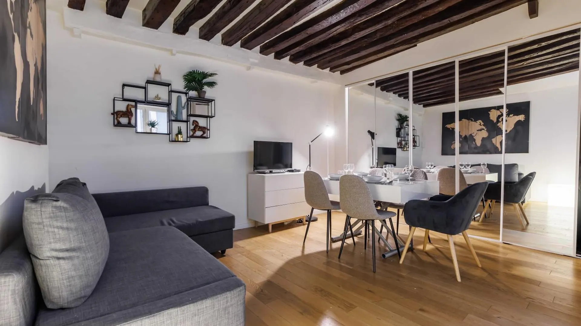 Cosy In The Heart Of Apartment